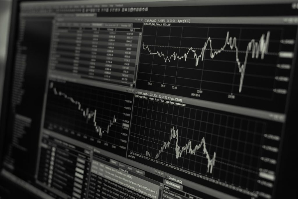 Technical vs. Fundamental Analysis Trading